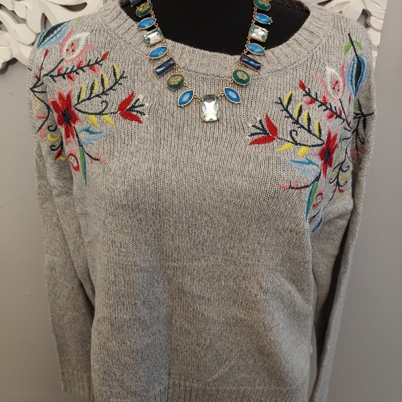 Love By Design Sweater with embroidered flowers Size Small - Picture 2 of 5